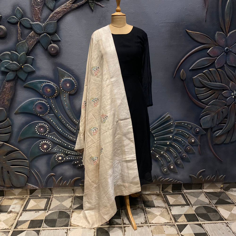 Ihir – handwoven floral shawl with Banarasi border by My Motifs