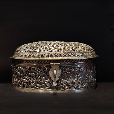 Long Ovular Shaped Silver Box – handcrafted 92.5 sterling silver jewellery box by My Motifs
