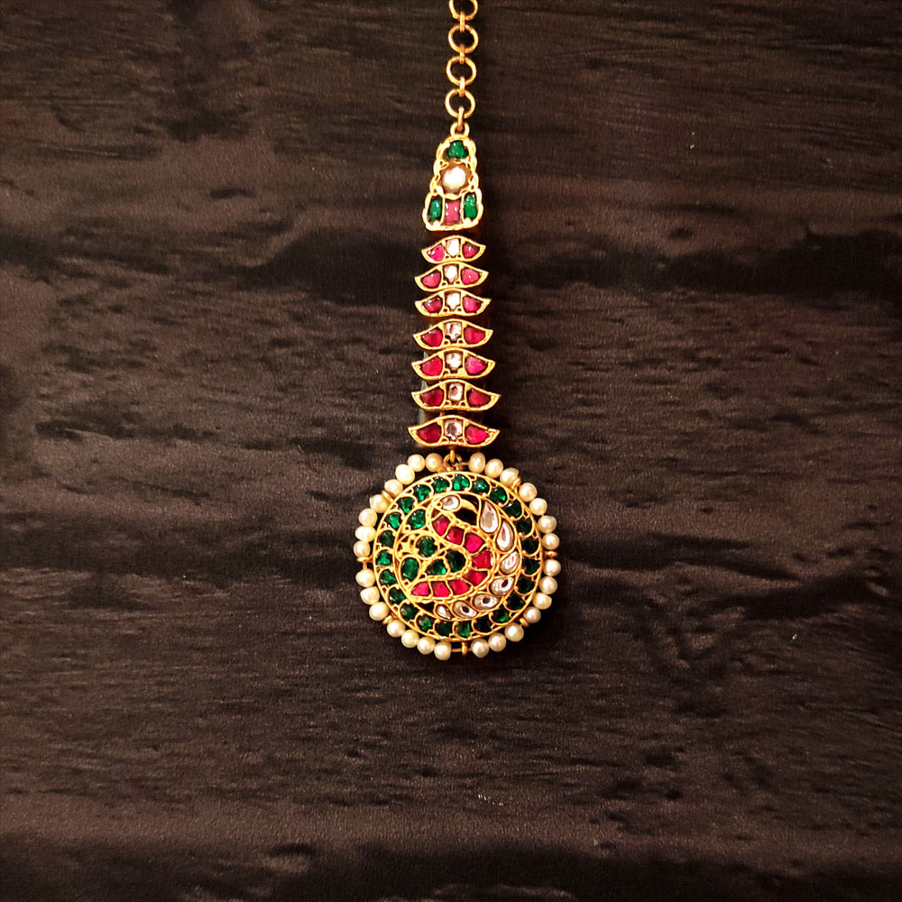 Jaipuri Mangtika – silver maang tikka with emeralds and ghungroo details – My Motifs