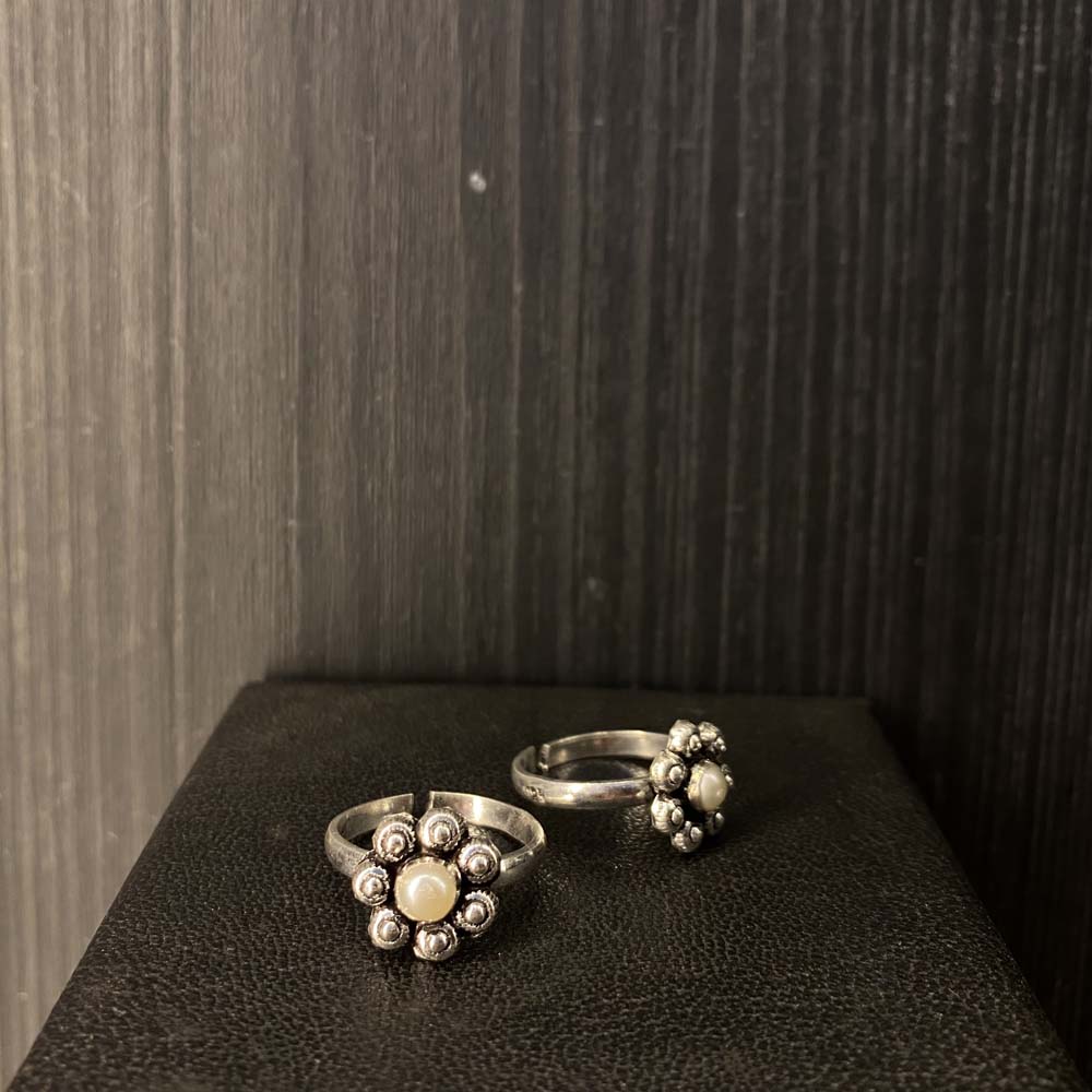 Arvi – handcrafted 92.5 sterling silver toe ring by My Motifs