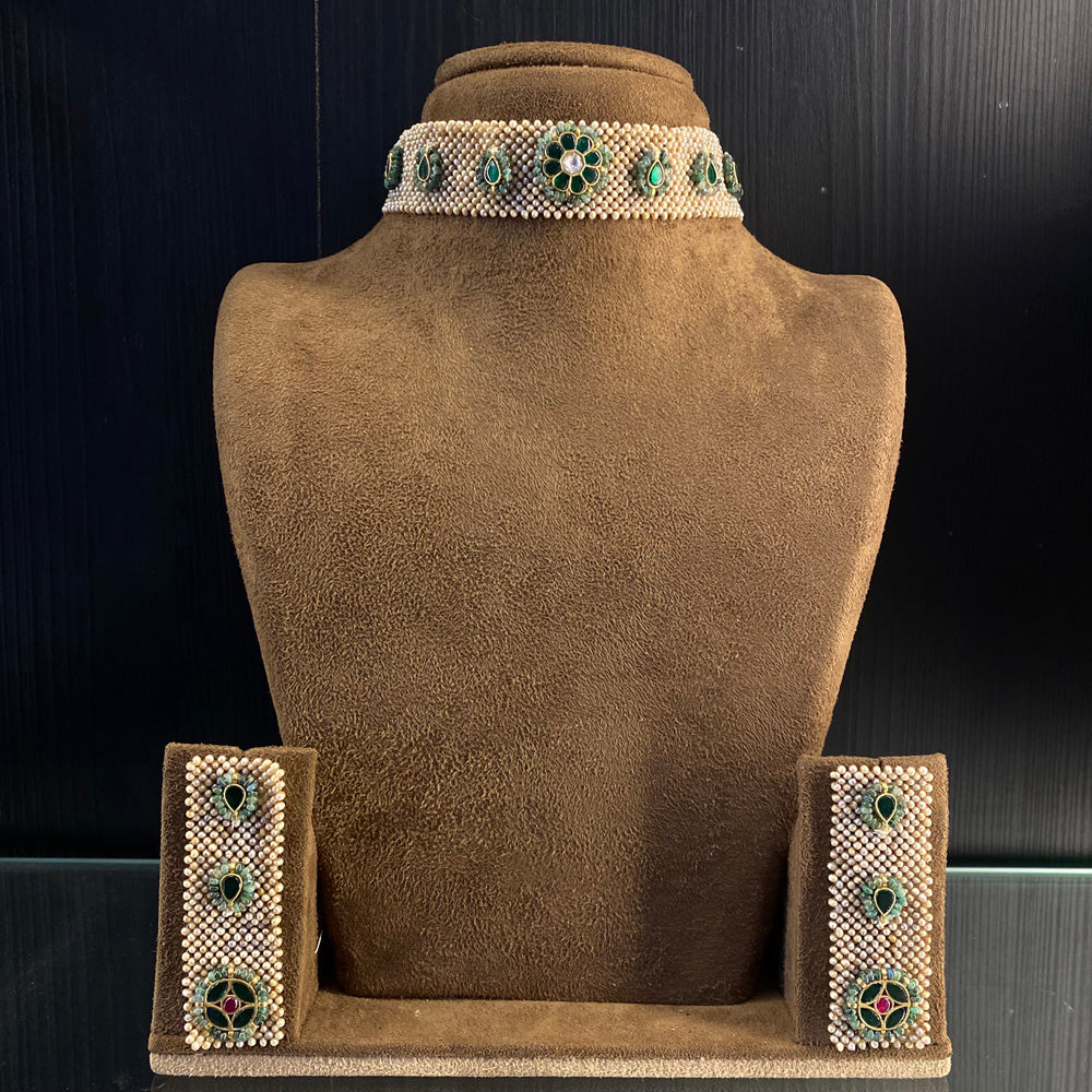 Sarvi – gold-tone silver necklace with freshwater pearls and floral motifs – My Motifs