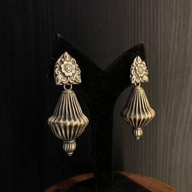 Arang – handcrafted 92.5 sterling silver earrings by My Motifs, view 2