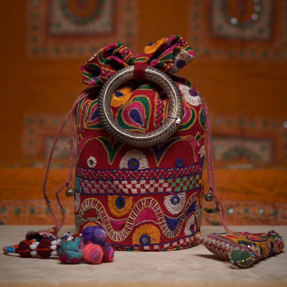Kanak handcrafted 925 sterling silver silver purse - My Motifs