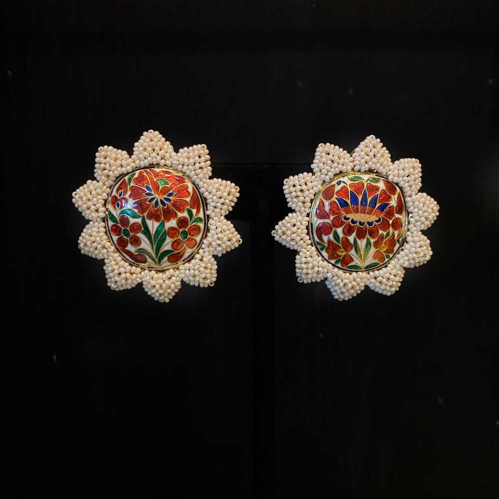Avinya – handcrafted 18K gold earrings by My Motifs