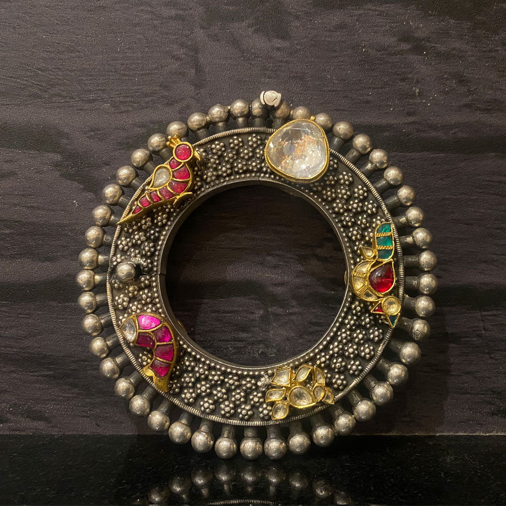 Tribal Pacheli – silver bangle with kundan – My Motifs