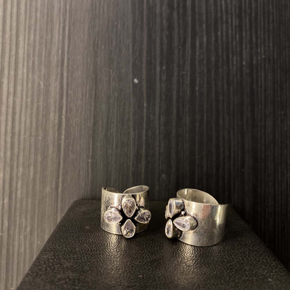 Ekalj – handcrafted 92.5 sterling silver toe ring by My Motifs