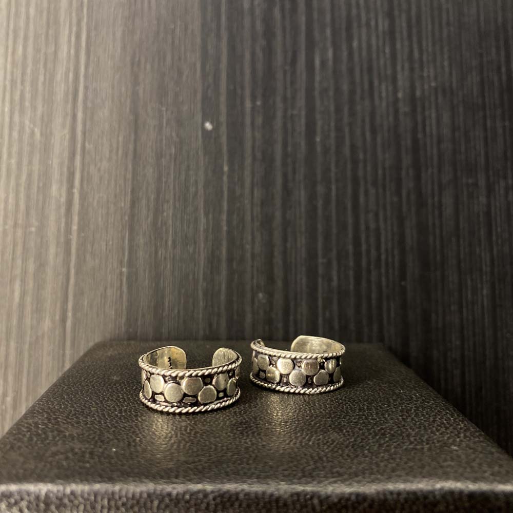 Krith – handcrafted 92.5 sterling silver toe ring by My Motifs