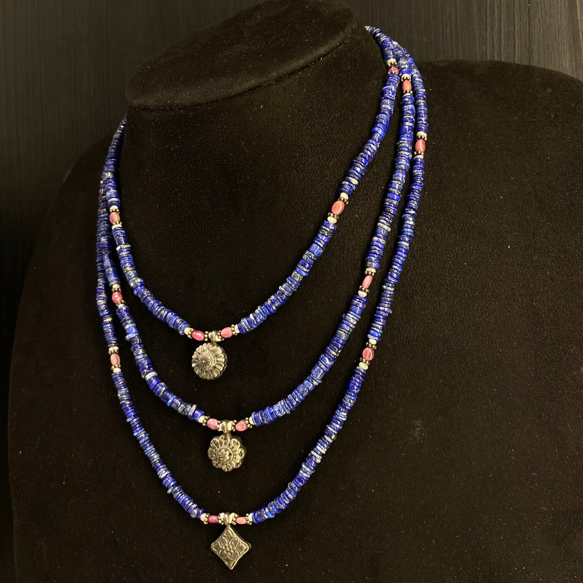 Ranag – silver necklace with lapis – My Motifs