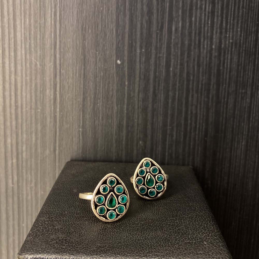 Praj – handcrafted 92.5 sterling silver toe ring by My Motifs