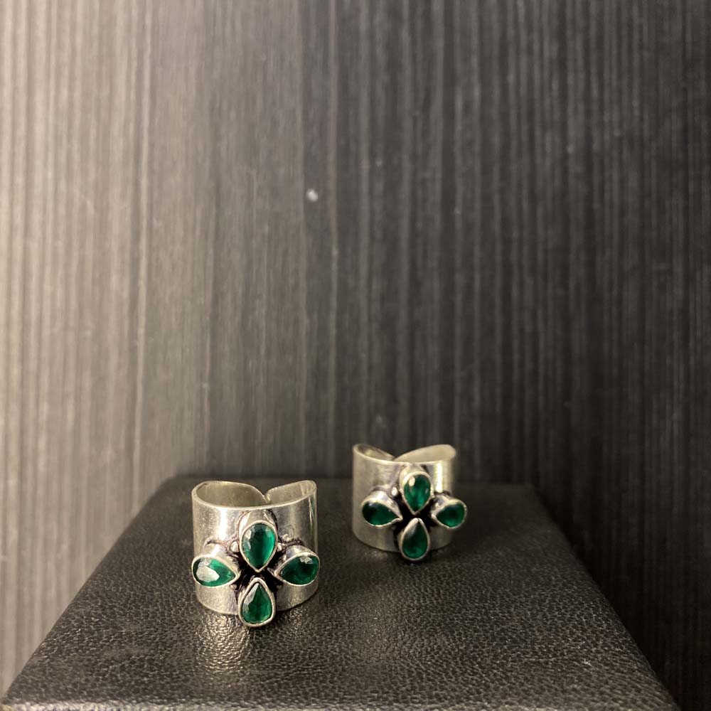 Atri – handcrafted 92.5 sterling silver toe ring by My Motifs