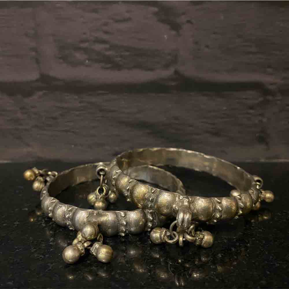Ancient Silver Bangles With Ghungroo – silver bangle with ghungroo details – My Motifs