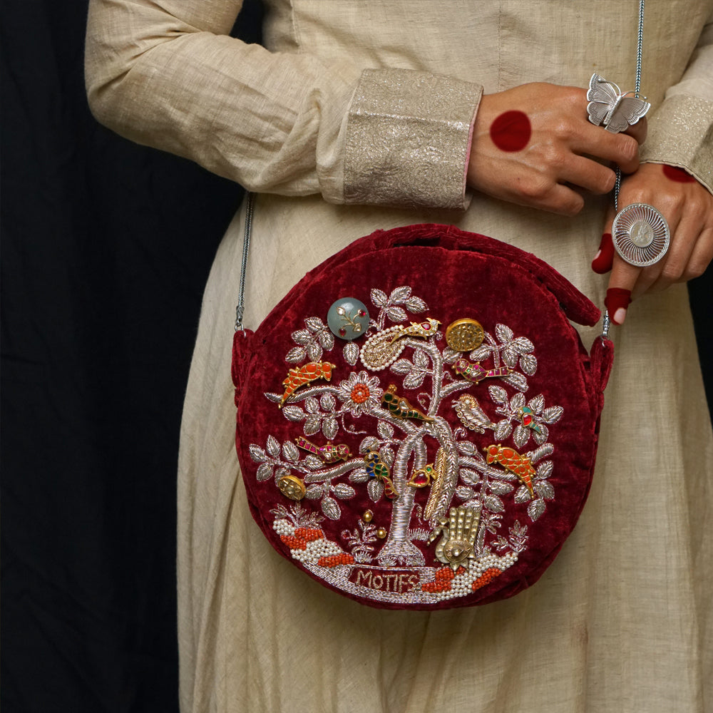 Palaksh – handcrafted 92.5 sterling silver purse by My Motifs