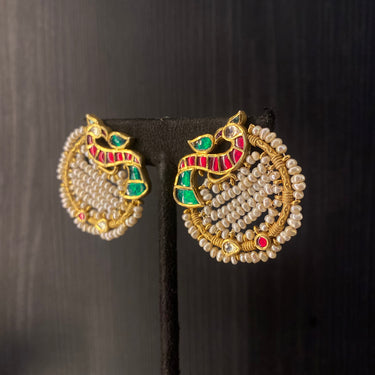 Akur – gold-tone silver stud earrings with freshwater pearls and peacock motifs, image 2 – My Motifs