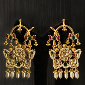 Contrasting Red And Green Earrings