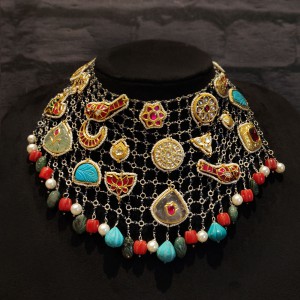 Contrasting Stone Maharani Necklace