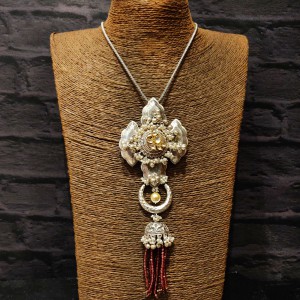 Kundan Pendant Necklace With Semi Precious Stones