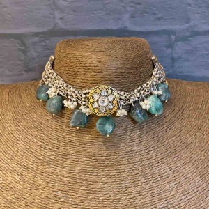 Dual Toned Choker With Emerald Stones