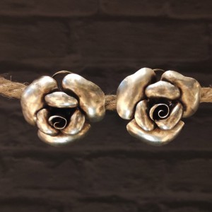 Rose Motif Earring