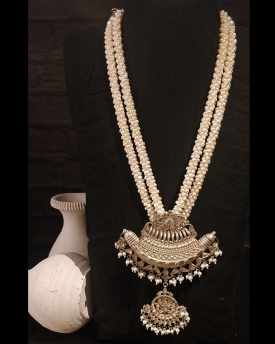 Traditional Fresh Water Pearl Necklace