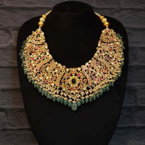 Kundan Neckpiece With Jade Stones