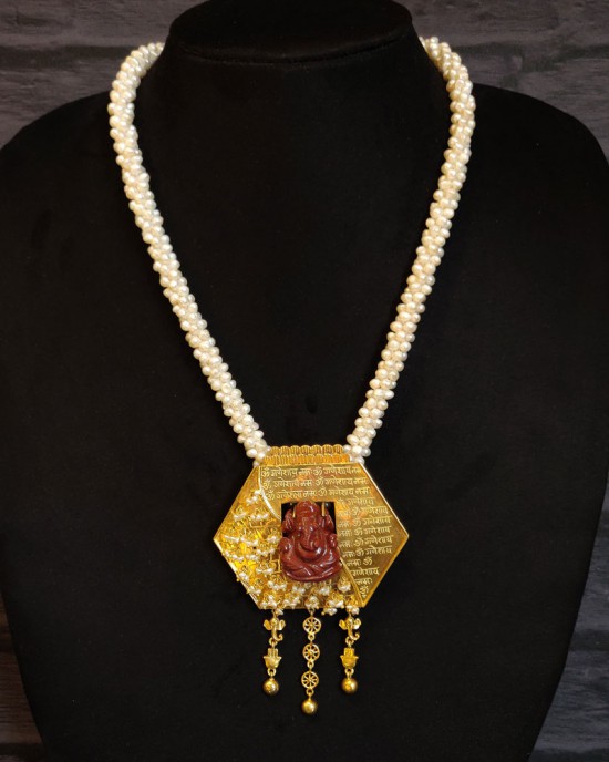 Shri Ganesha Pendant Pearl Necklace